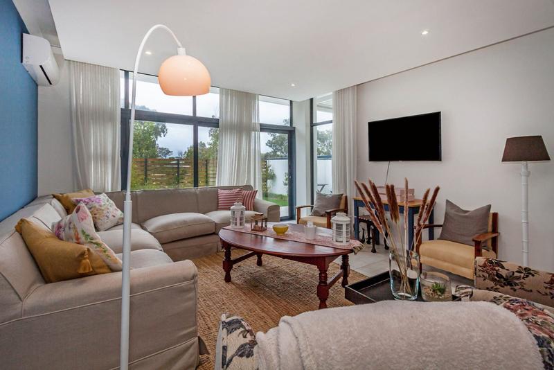 To Let 3 Bedroom Property for Rent in Paardevlei Western Cape